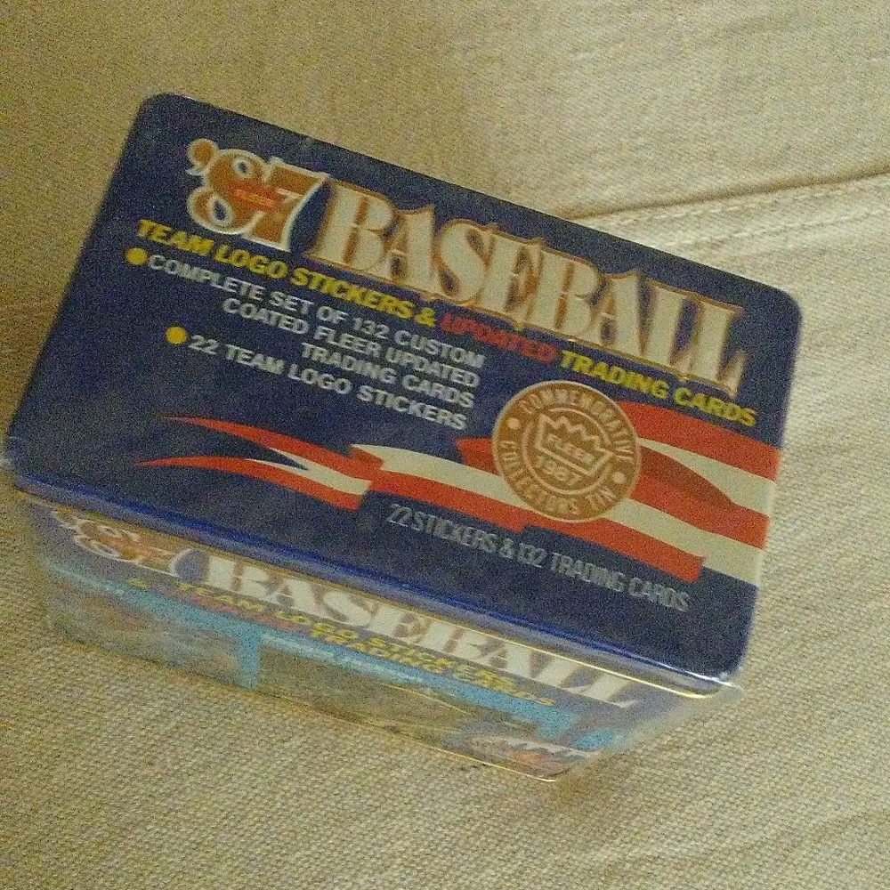 Fleer 1987 Updated Baseball Cards in Tin - Picture 2 of 2